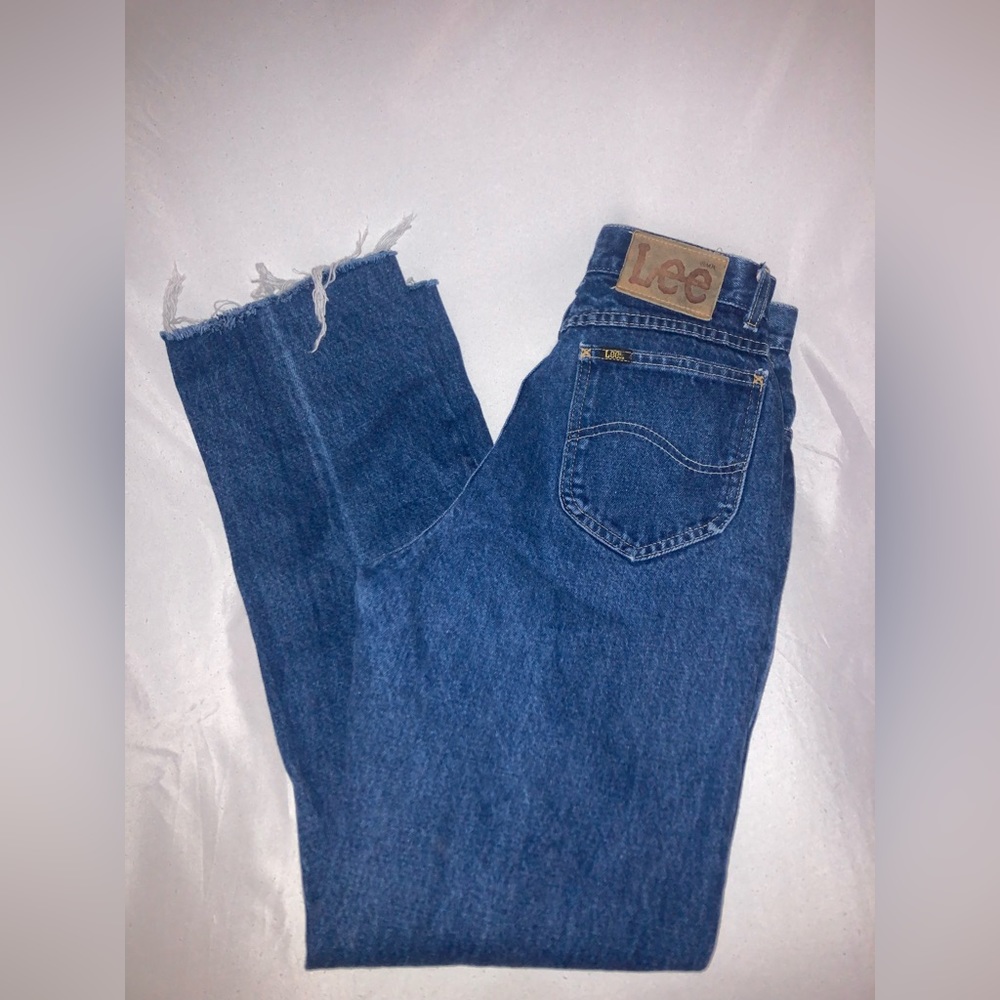 High waisted Riders by Lee Jeans size 26/38. Cut off at the bottoms